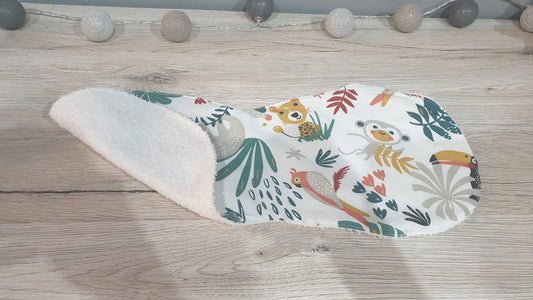 Anti-regurgitation, anti-drool shoulder bib