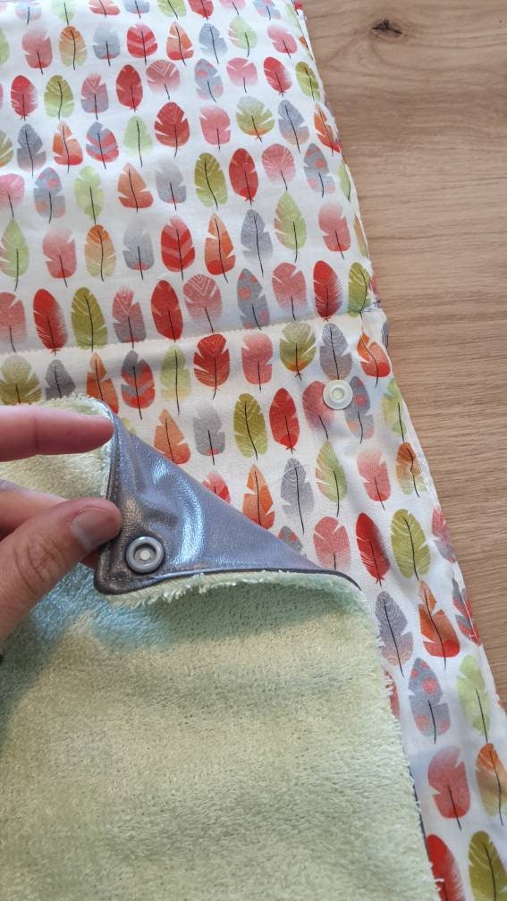 Foldable nomadic changing mat.